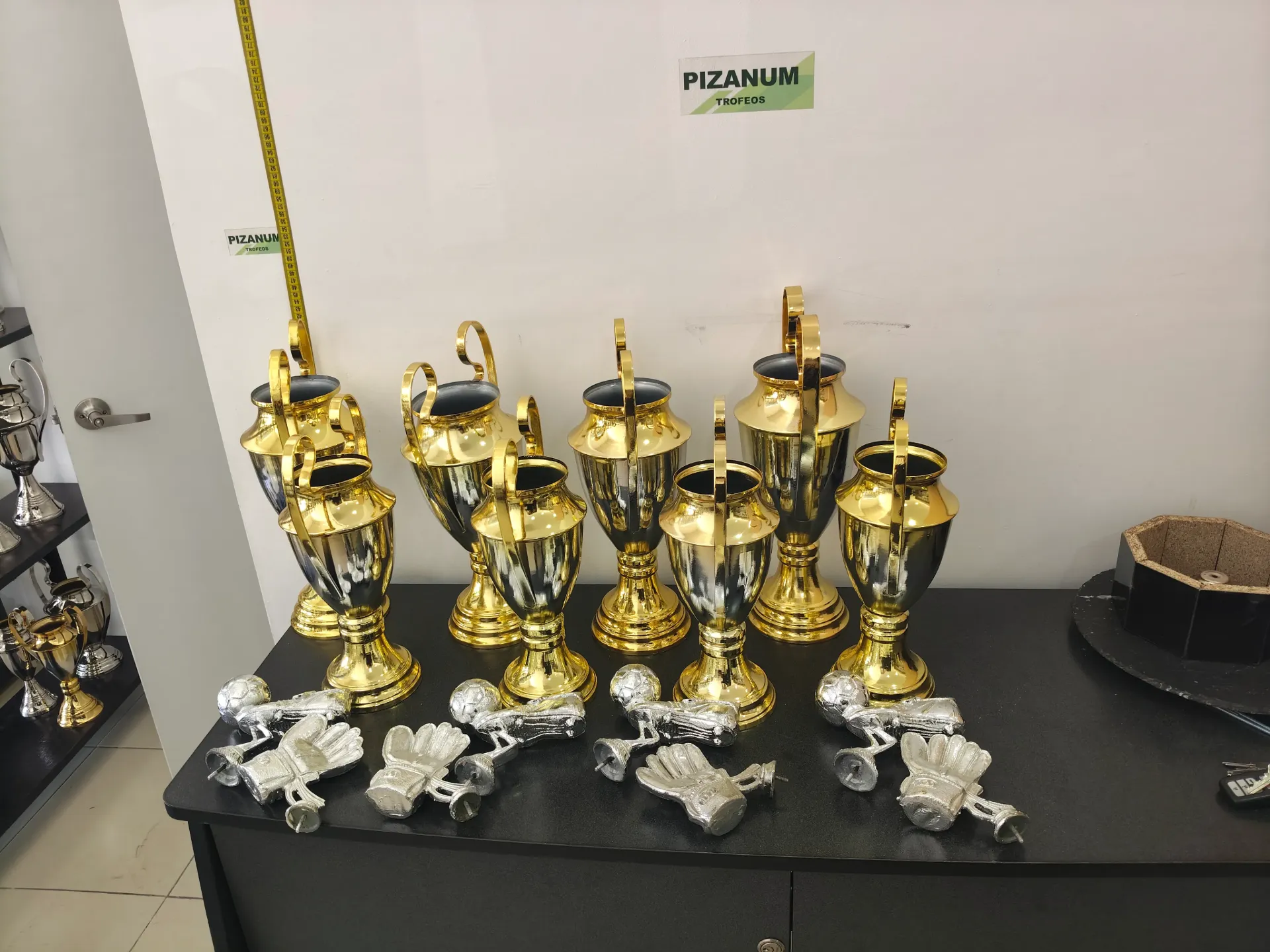 Cuatro duplas copa Europea (1º y 2º lugar) con goleador y portero (Con caja y placa)