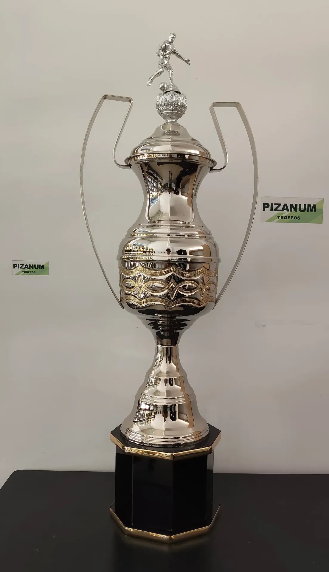 Copa Rusia con Figura Plata Niquelada Caja Octagonal