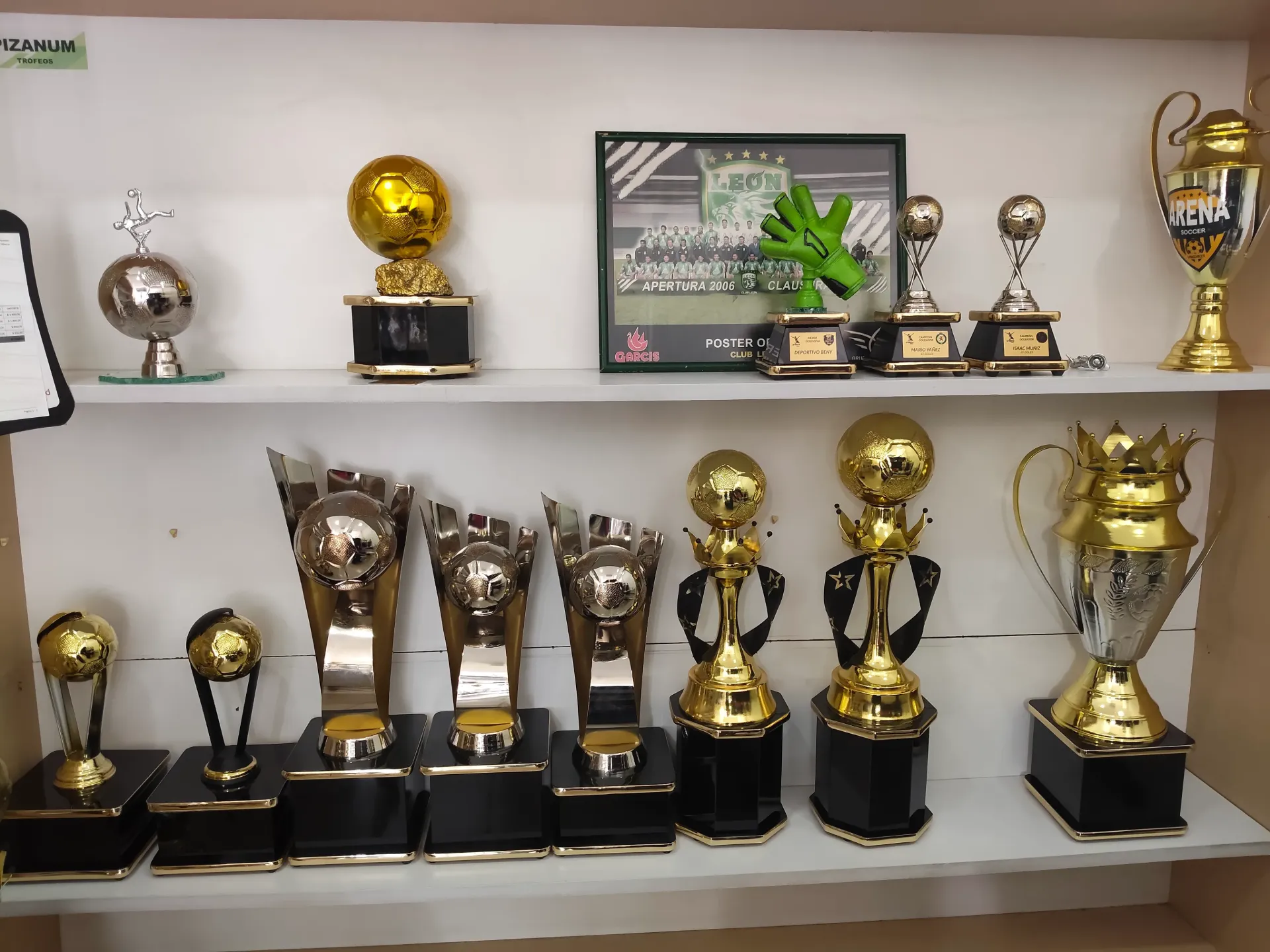 Muestra de pedido: Liga Mx, Concachampions Antiguo, Copa París, Champions (Orejona), Romano y MVP