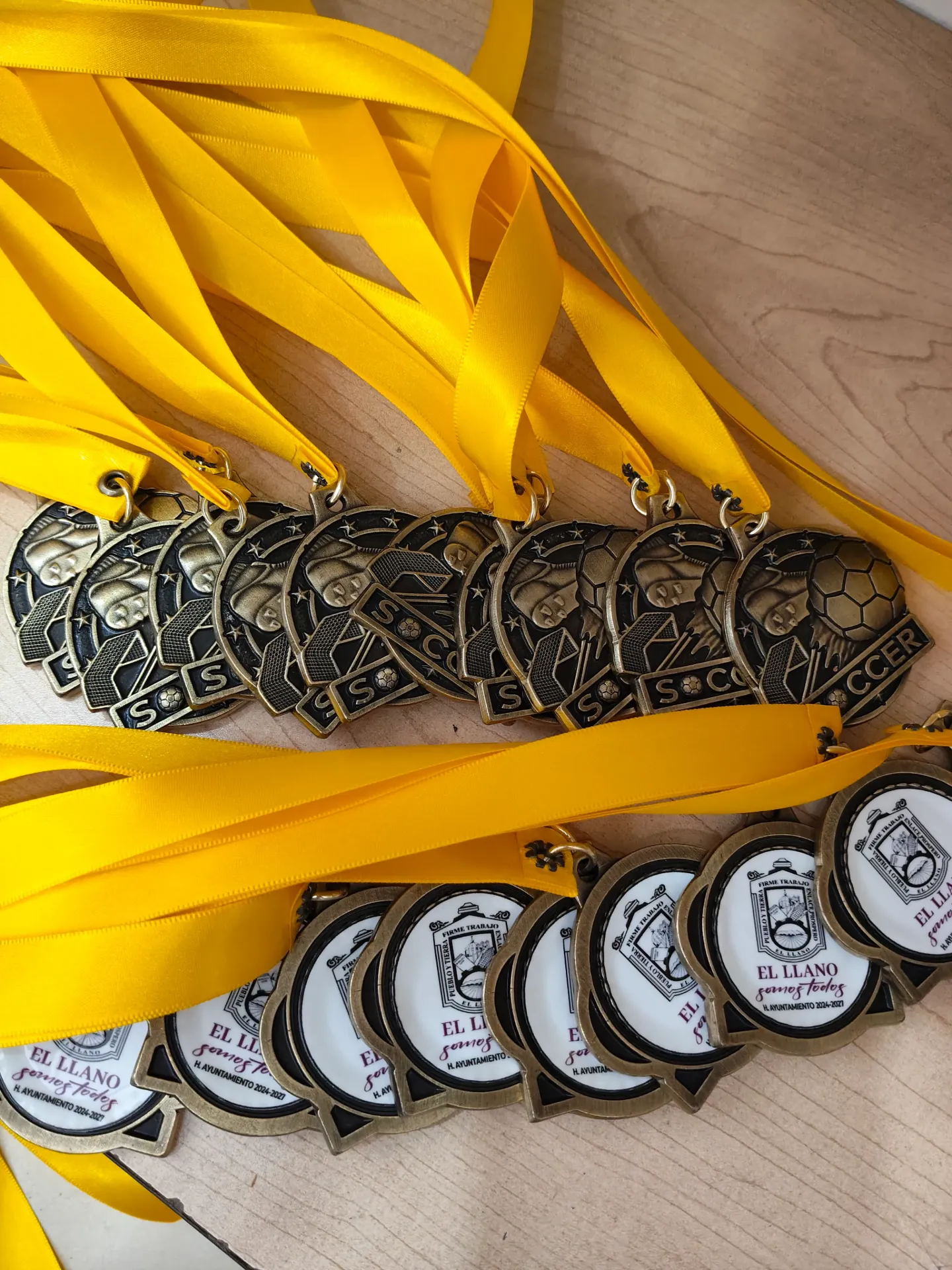 Muestra de Pedido: Medallas con Stickers Personalizado